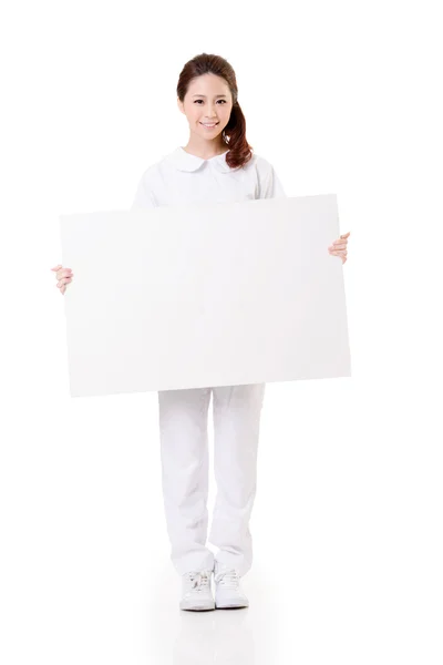 Enfermera con tablero en blanco — Foto de Stock