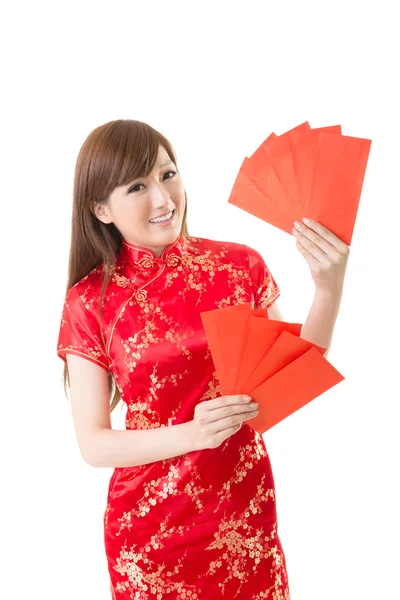 Red envelope Chinese woman — Stock Photo, Image