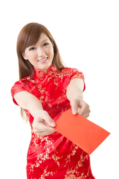 Red envelope Chinese woman — Stock Photo, Image