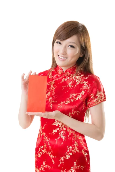 Red envelope Chinese woman — Stock Photo, Image