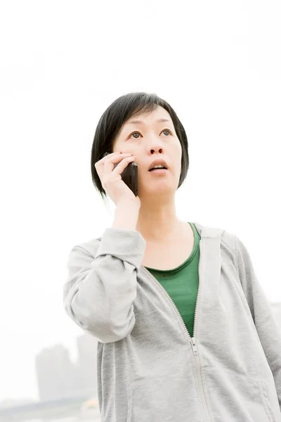 Donna parlare sul cellulare — Foto Stock