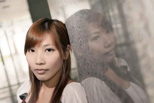 Самотня жінка азіатських — стокове фото