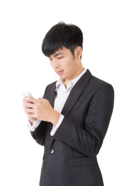 mutlu gülümseyen iş adamı kullanım cep telefonu