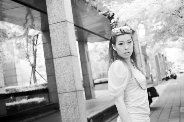 Asiatiska glamour lady — Stockfoto