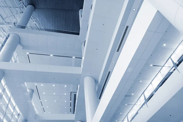 현대식 건물의 내부 — 스톡 사진