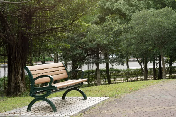 Banco en el parque — Foto de Stock