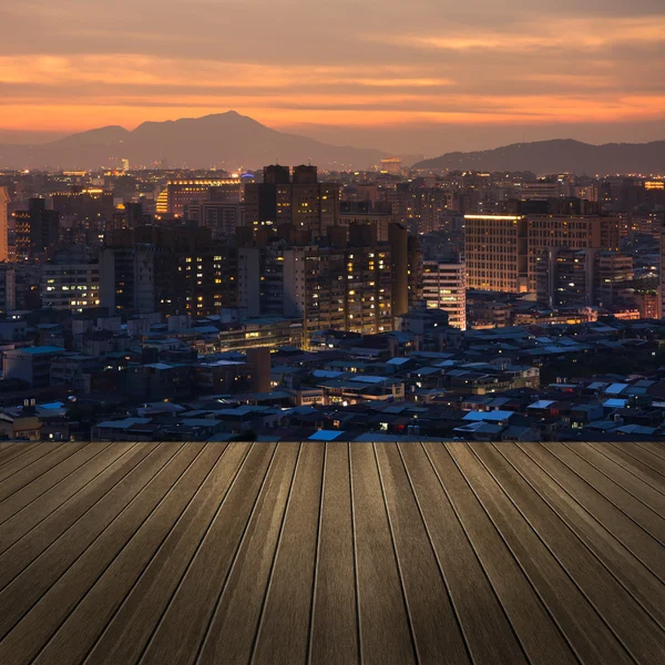 Paisaje urbano al atardecer — Foto de Stock