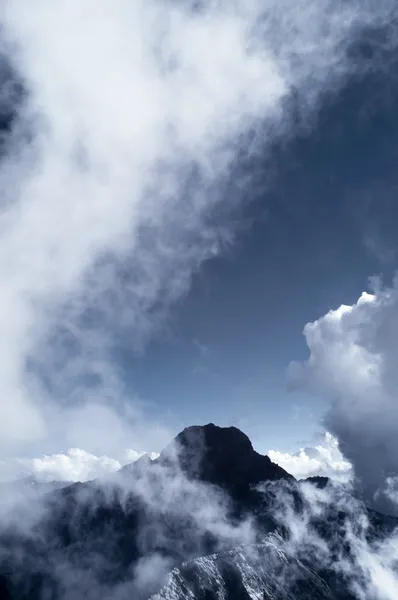 Mt Jade com nuvens — Fotografia de Stock