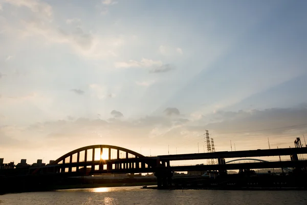 Solnedgång bridge — Stockfoto