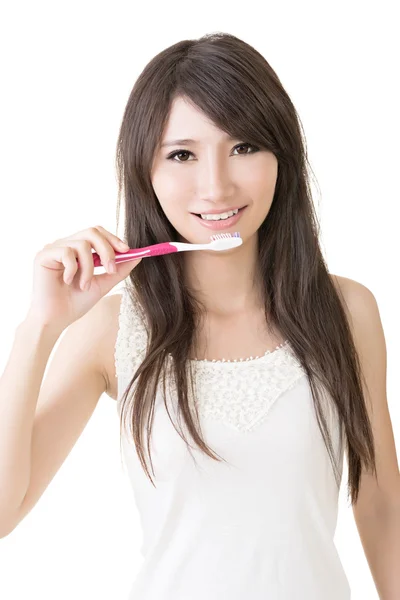 Atraente asiático mulher escovação dentes — Fotografia de Stock