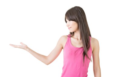 Genç Asyalı kadın gösterir ya da bir şey tanıtmak.
