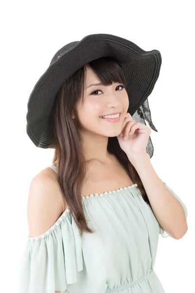 Piękne azjatyckie młoda kobieta z kapeluszem. — Zdjęcie stockowe