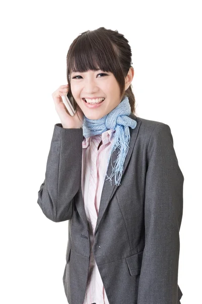 Asian business woman talking on cell phone — Stock Photo, Image