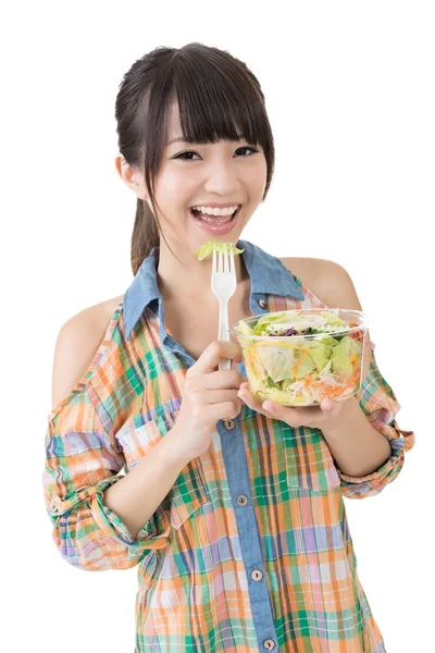 Aziatische mooie vrouw eet salade — Stockfoto