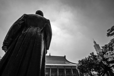 Statue of Sun Yat-Sen clipart