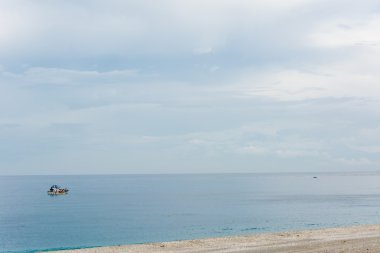 Bulutlu deniz manzarası