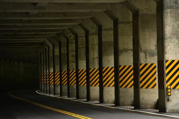 Tunel drogowy w góry — Zdjęcie stockowe