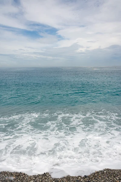 Seascape med skyet himmel – stockfoto