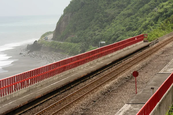 Coastline with railway — Stock Photo, Image