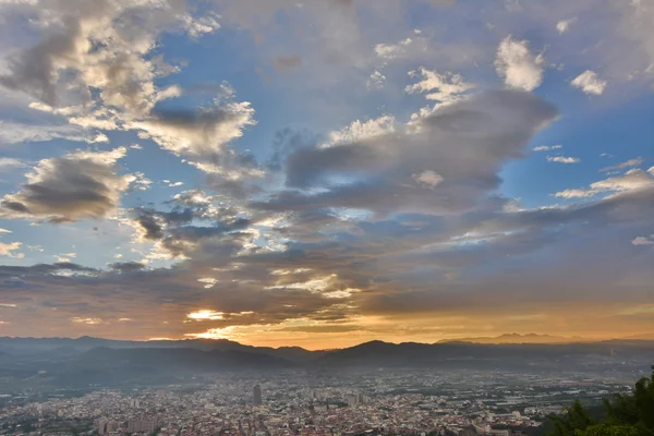 Pôr-do-sol dramático sobre Puli — Fotografia de Stock