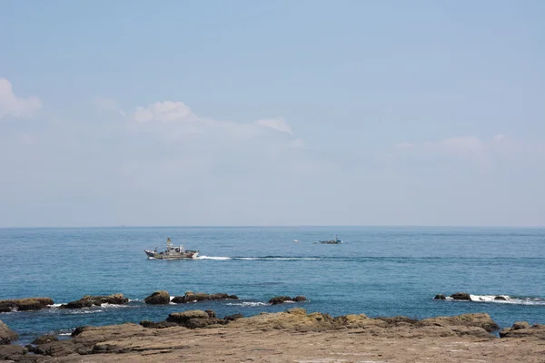 Zeegezicht met boot — Stockfoto