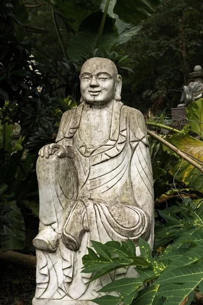 Estátua arruinada Ksitigarbha Bodhisattva — Fotografia de Stock