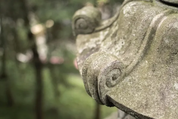 Традиційний азіатський кам'яний ліхтар — стокове фото