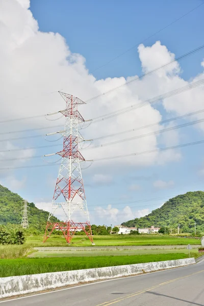 Linie energetyczne w okolicy — Zdjęcie stockowe