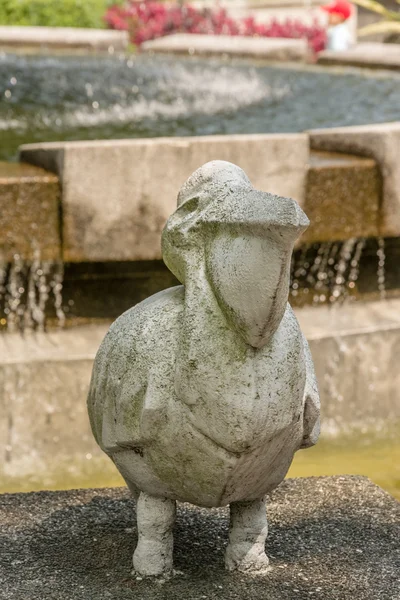 Pelican bird sculpture — Stock Photo, Image