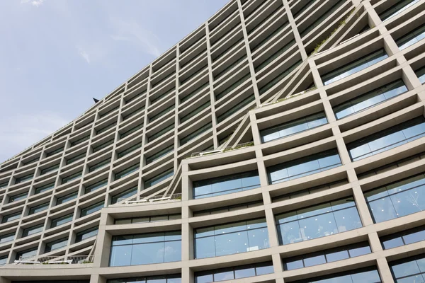 Edificio moderno di giorno — Foto Stock