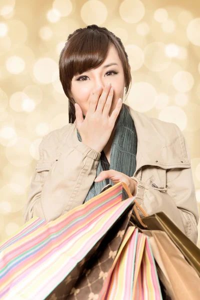 Lächelndes Shopping-Girl — Stockfoto