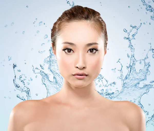 Asian beauty with water — Stock Photo, Image