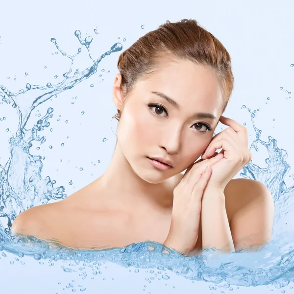 Asian beauty with water — Stock Photo, Image