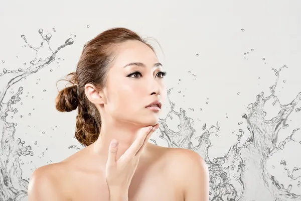 Asian beauty with water — Stock Photo, Image