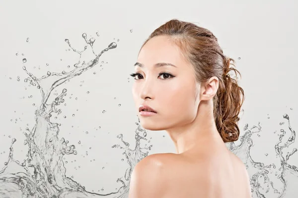 Asian beauty with water — Stock Photo, Image