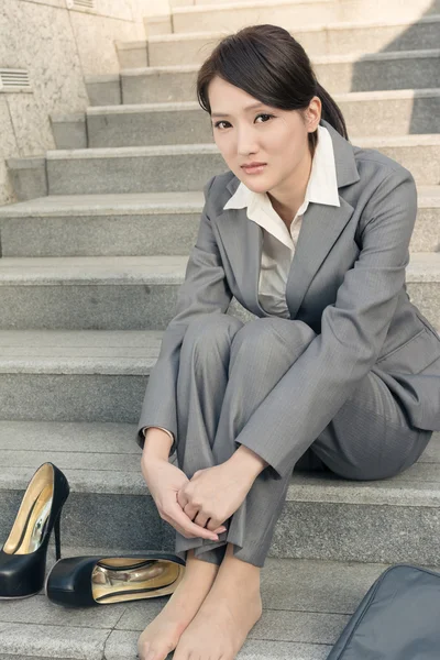 Triste mulher de negócios se sentir impotente — Fotografia de Stock