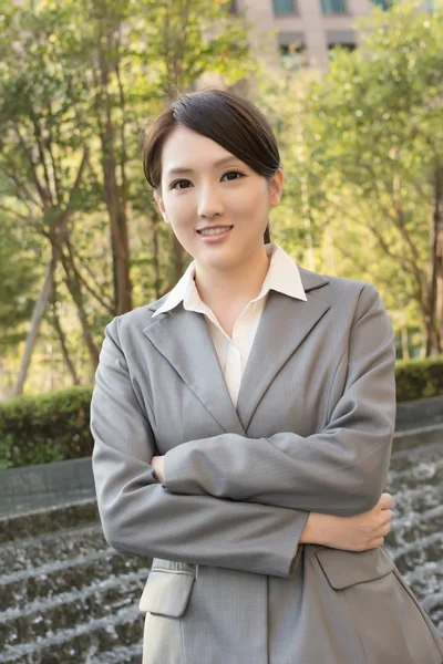 Fiatal szép ázsiai üzleti nő portré — Stock Fotó