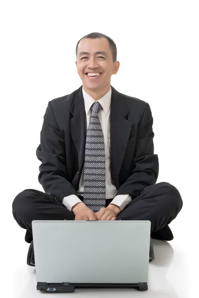 Sorridente uomo d'affari di asiatico sit — Foto Stock