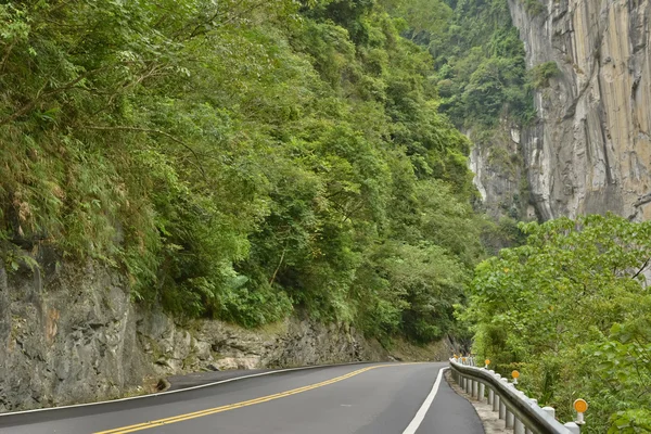 Route dans le parc national de Taroko — Photo