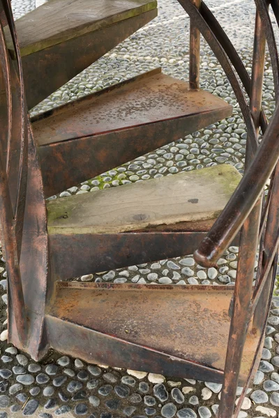 Velha escada enferrujada — Fotografia de Stock
