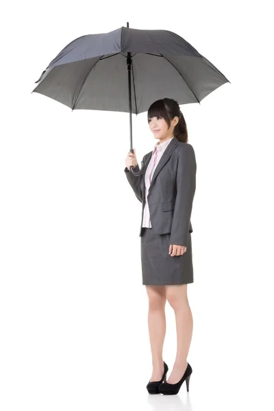 Drží deštník — Stock fotografie