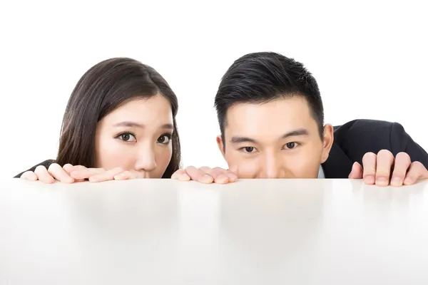 Geschäftsmann und Frau verstecken sich — Stockfoto
