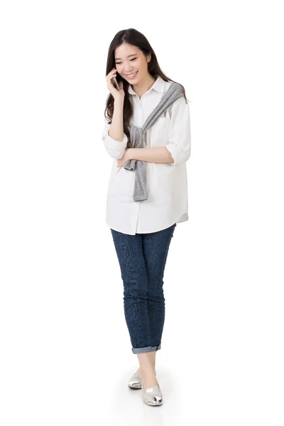 Mulher conversando com celular — Fotografia de Stock