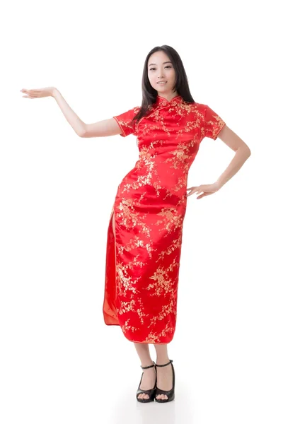 섹시 한 중국 여자 드레스 전통적인 치파오 — 스톡 사진