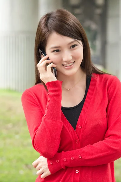 Talk on cellphone — Stock Photo, Image