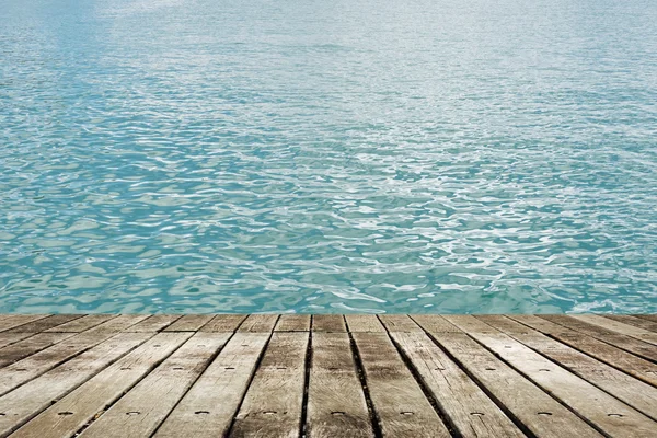 Lago con suelo de madera — Foto de Stock