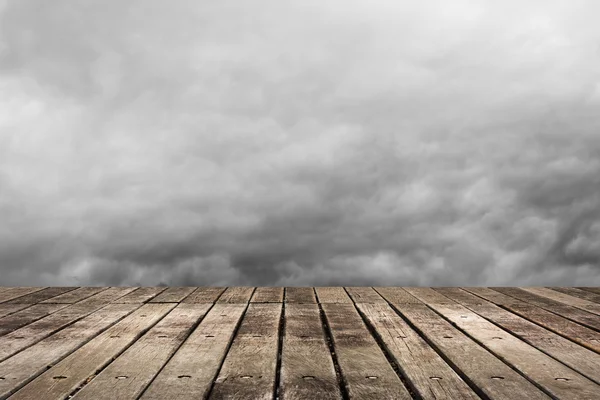 Suelo de madera con cielo —  Fotos de Stock