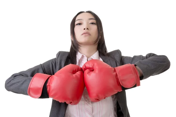 Mujer de negocios con guantes de boxeo — Foto de Stock