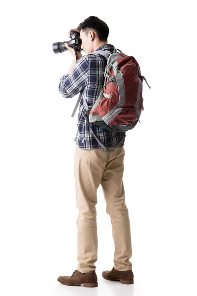Asijské mladých mužů batohem vyfotit — Stock fotografie