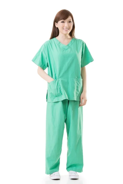アジア医師女性アイソレーション ガウンまたは操作のガウンを着用します。 — ストック写真